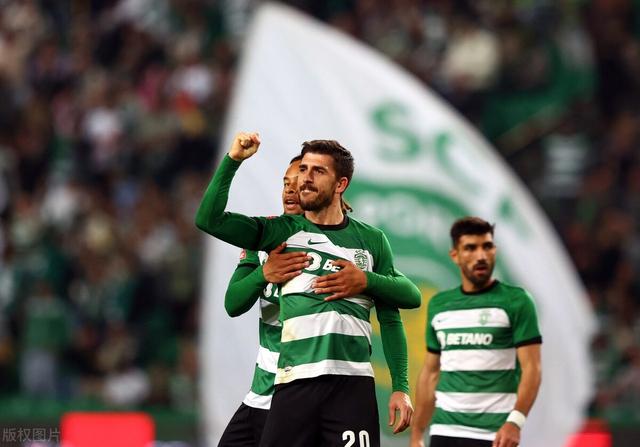 杏彩体育官网-关键时刻国王杯传出新动向，波尔图复出首秀，管理层表态——更衣室稳定，资深球员宣示担当(内马尔胜利之舞)